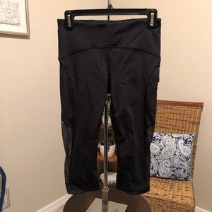 Lululemon 6 Capri Yoga Pants / Leggings